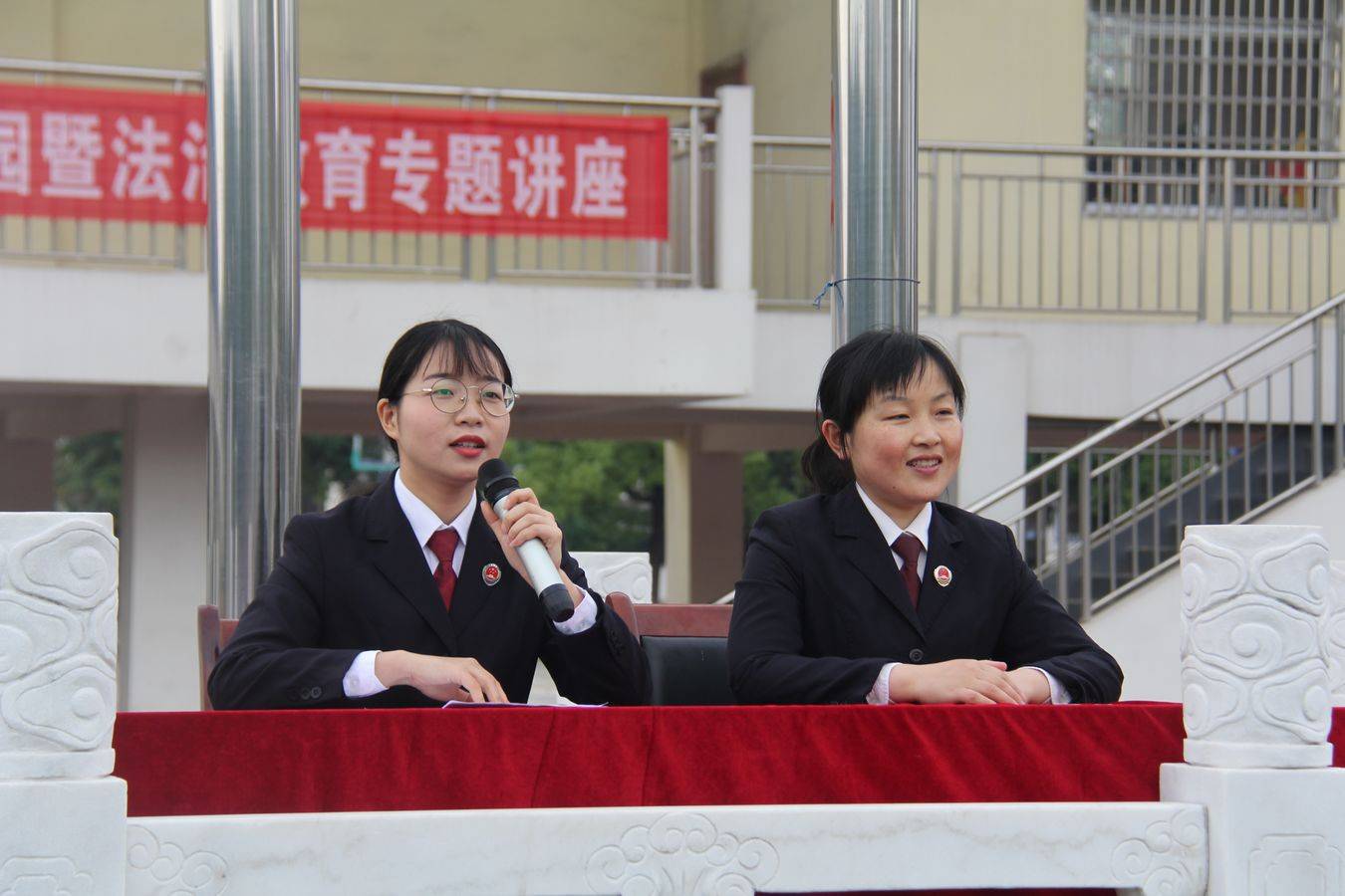 检察官助理刘扬先后走进津市职业中专学校,津市第三中学,为两所学校上