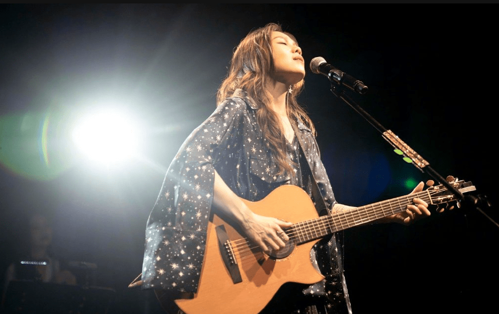 对音乐这条路,她有着自己的执着,《达尔文》这首歌本来是蔡健雅为