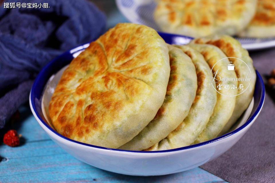 晚餐做的这馅饼,大薄皮,厚墩墩的馅,记住3个小窍门准成功