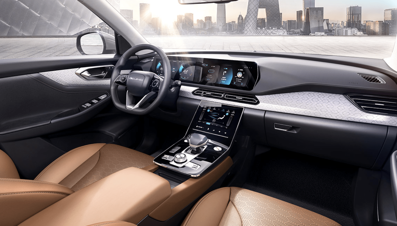 内饰三块大尺寸液晶屏提升了内饰的豪华感beijing-x7将同时推出燃油和