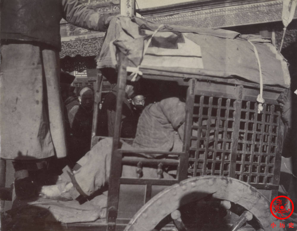 囚车到达菜市口,行刑即将开始.