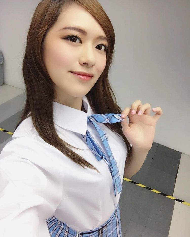 原创tvb花旦发展地下恋豪车送给绯闻男友开却因违规停车被拖走