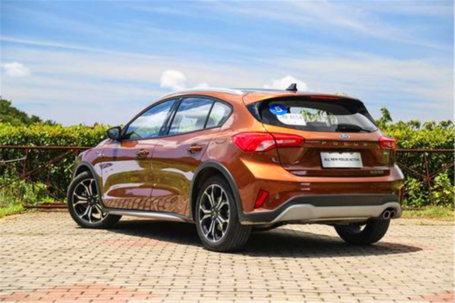 suv的空间更低的油耗!适合家用的高性价比旅行车/掀背车推荐!