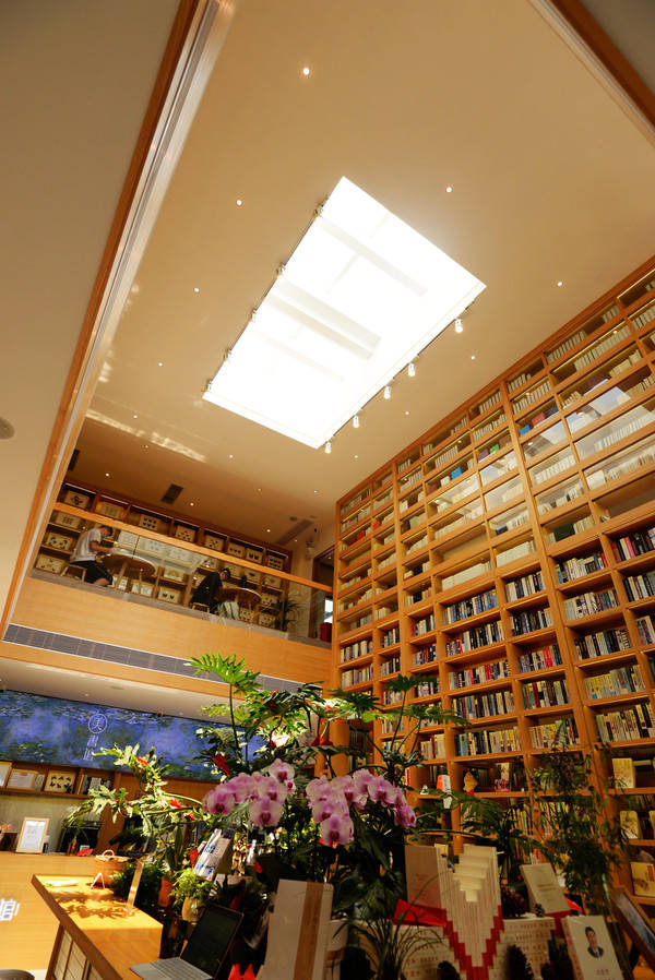 南昌最美书店,画中的艾溪湖美书馆,我是去看书还是该拍照?