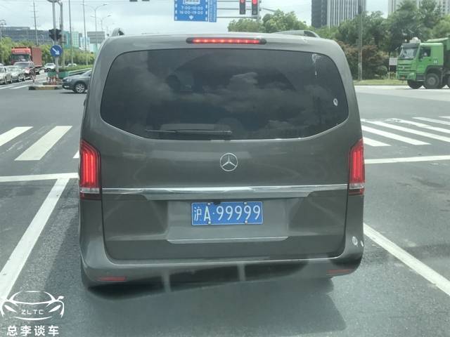 上海最牛的九五之尊车牌有三种颜色这些牌照都在什么车上