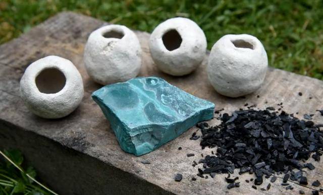 史前人类在地上挖个坑就能从矿石里冶练出铜简单却有用的技能