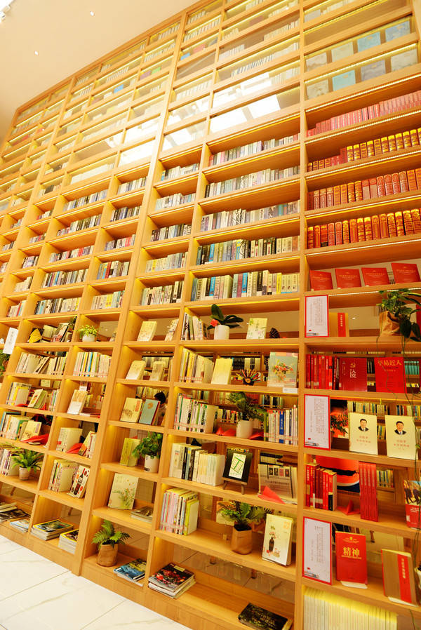 南昌最美书店,画中的艾溪湖美书馆,我是去看书还是该拍照?