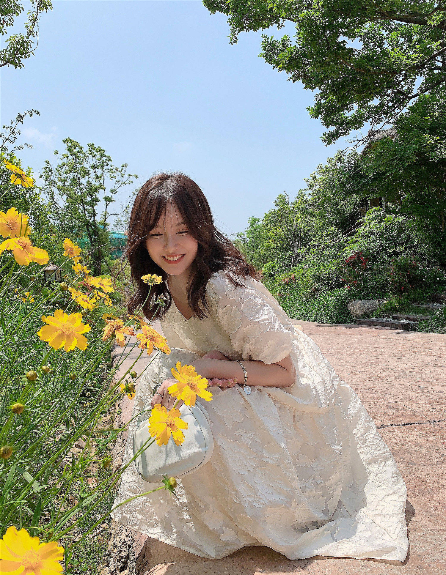 张子萱生二胎后亮相身材纤细笑容甜美婚戒好抢镜