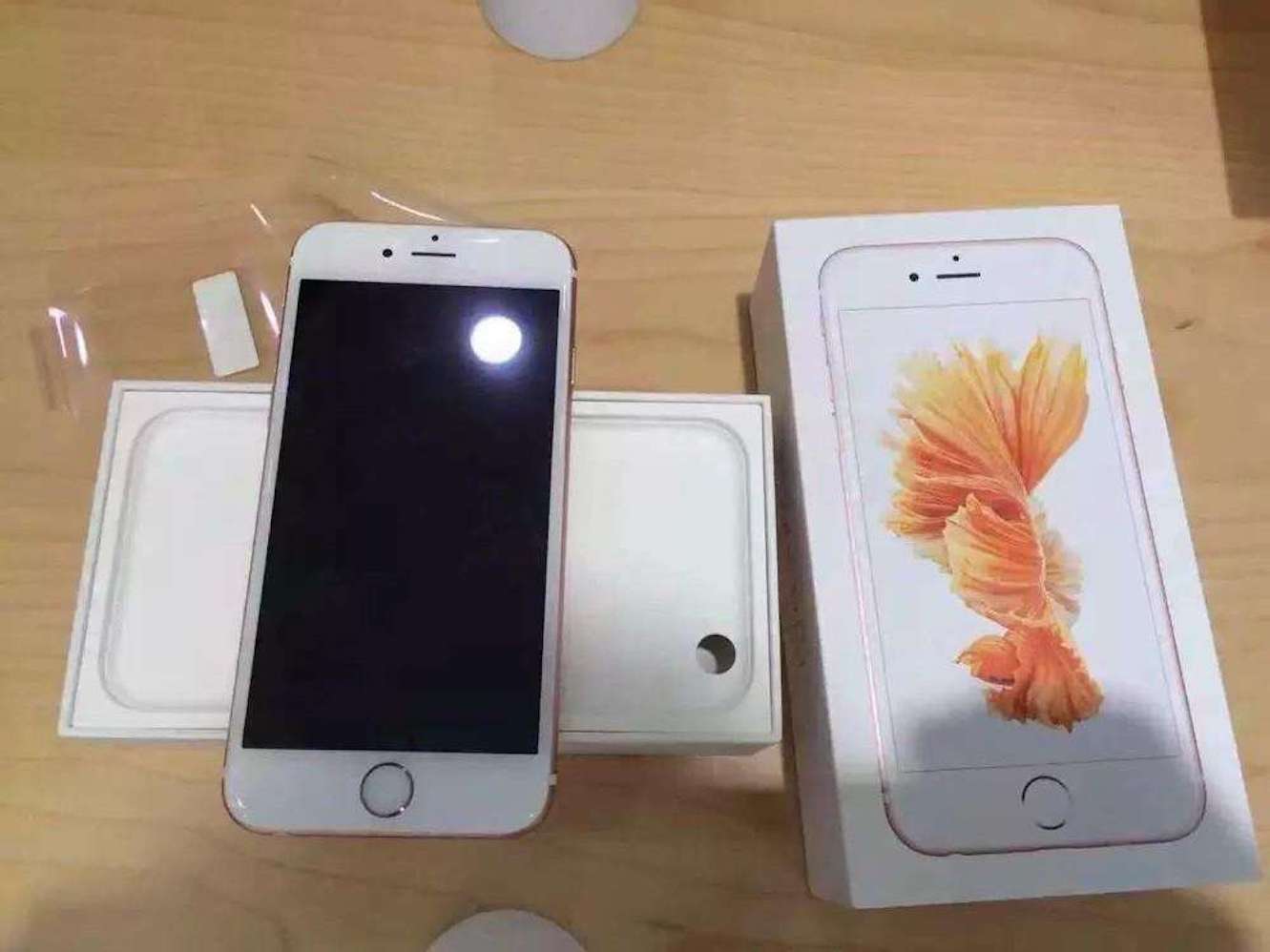 网购和实体店买手机有啥区别?手机店老板告诉答案,差距一目了然