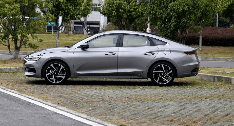 北京现代菲斯塔亮相比思域更帅气爆24马力双独悬油耗52l