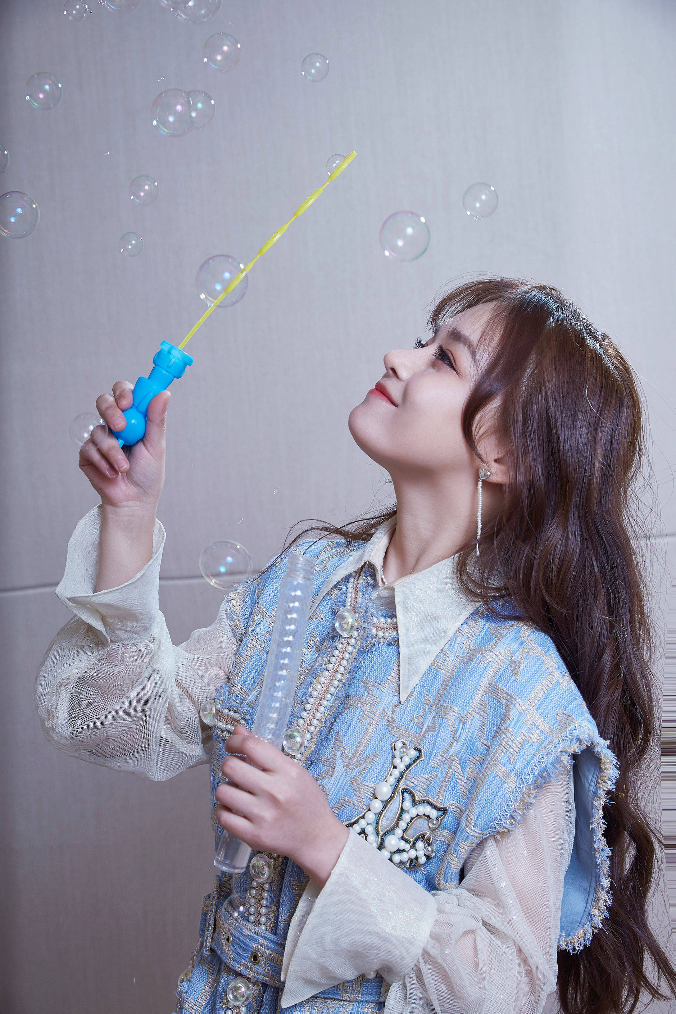 鬼马精灵黄霄云新歌上线 歌曲精髓"买它买它"神洗脑