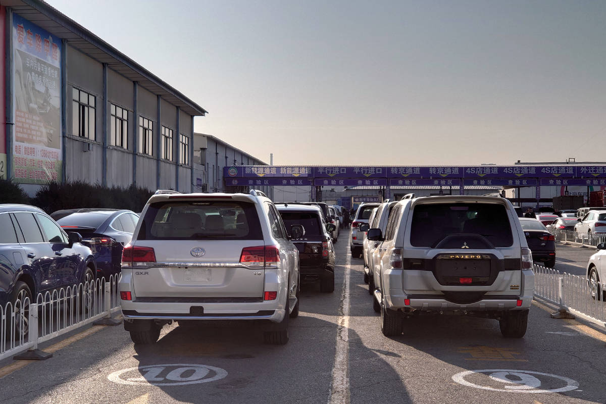 2019年底北京盛华机动车检测厂大量越野车排队登记上牌的"盛况"