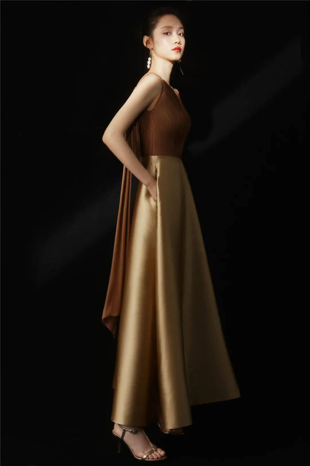 一周回顾 | 付欢欢拍摄《vogue》新刊 何穗变身花园精灵