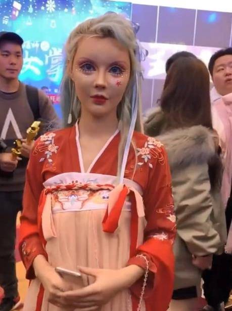 对于迪丽拉穿汉服的这件事情,你有什么看法呢?欢迎在下方评论留言.