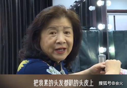 63岁老戏骨太敬业,直播累到头发贴头皮,曾因腿伤跪着拍200场戏_杜宁