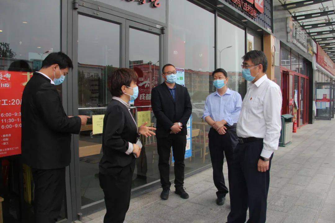 顺义区旺泉街道办事处主任周国忠带队检查全国两会服务保障工作