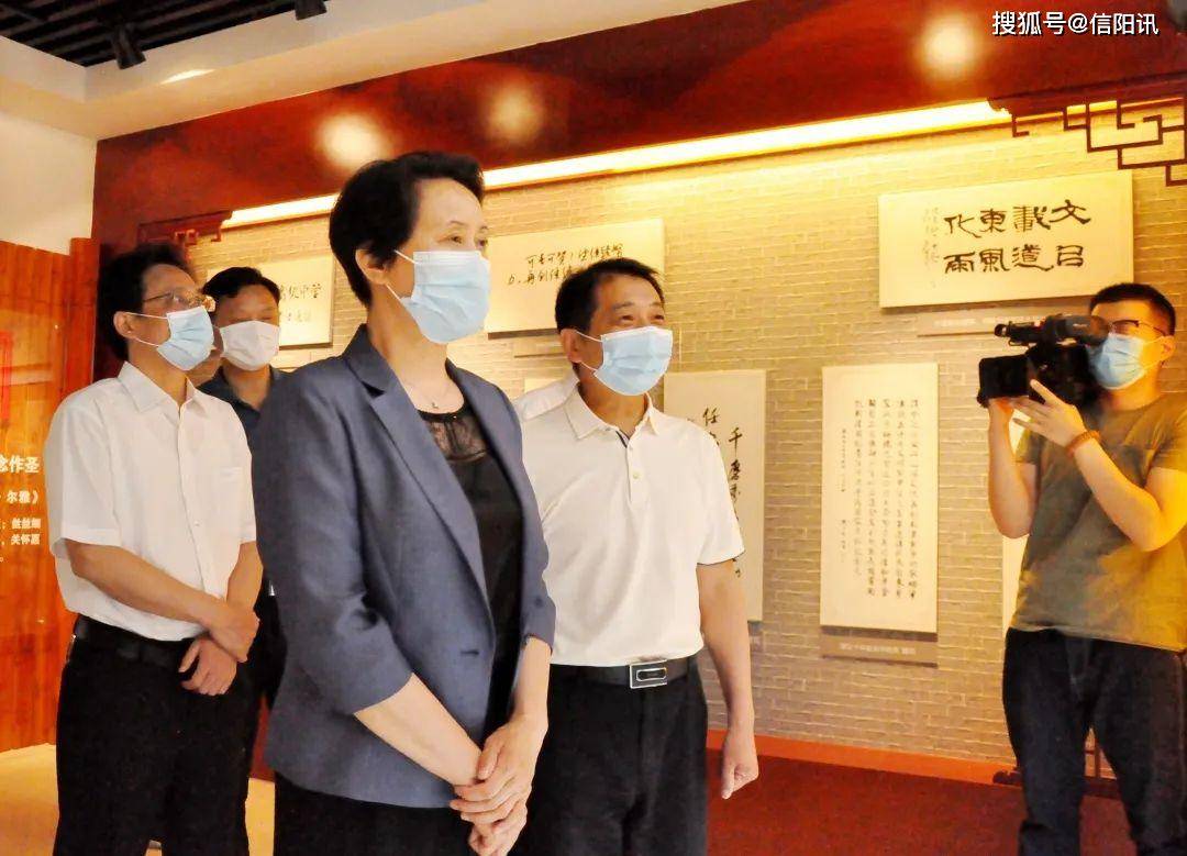 信阳市副市长杨淑萍来信阳高中调研让信高这面旗帜高高飘扬