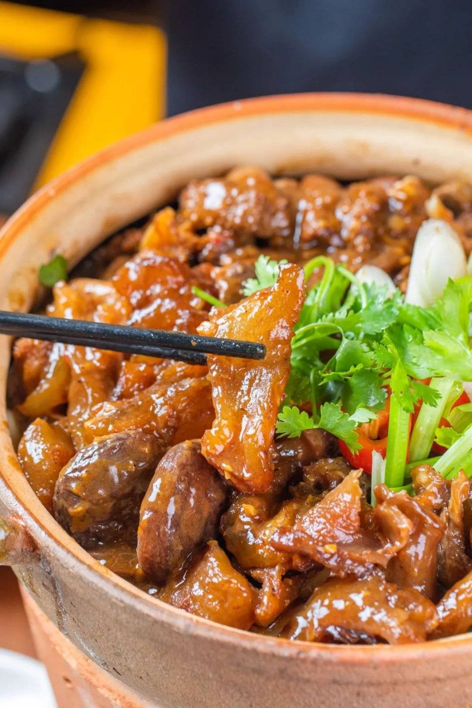 天河『瓦煲牛杂』,放足11种料!满到盖子都盖不住_手机搜狐网