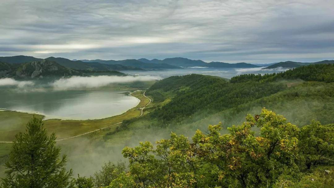 "诗句出自苏东坡的《送参寥师,内涵丰富,意蕴深远,只有心静了,才能