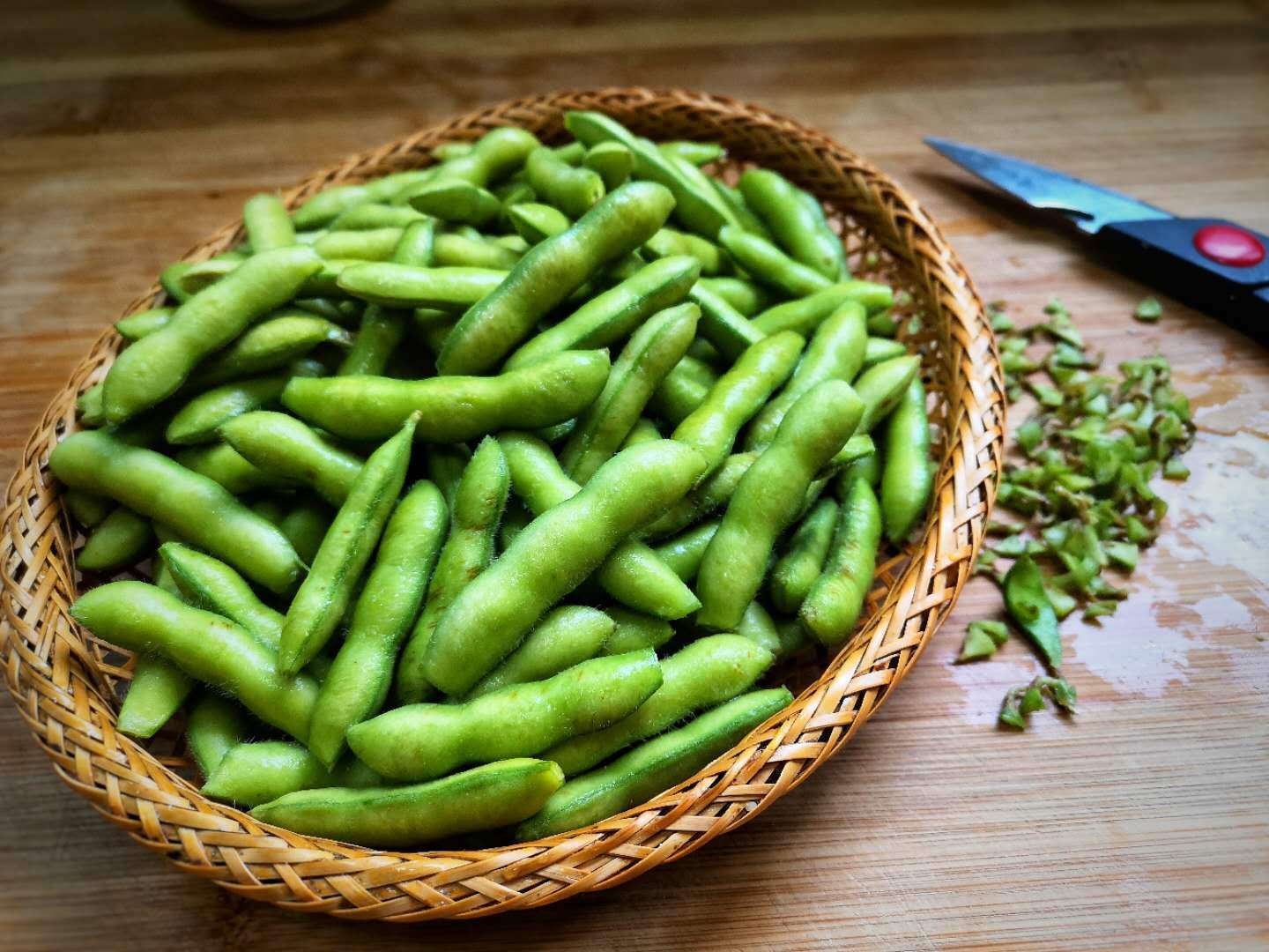 煮毛豆时,最忌直接下锅煮,只要牢记这3个技巧,毛豆翠绿又入味