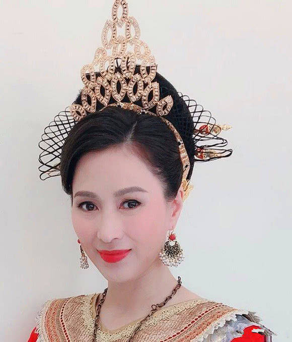 曾是香港最能打功夫女星,为陪父亲医病而息影,如今51岁成这样