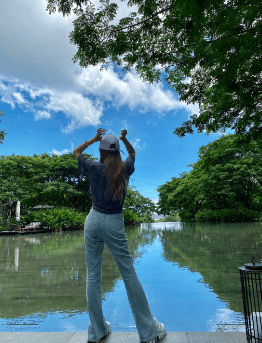 周扬青变美全靠"重造"?16岁照片竟像翻版贾玲