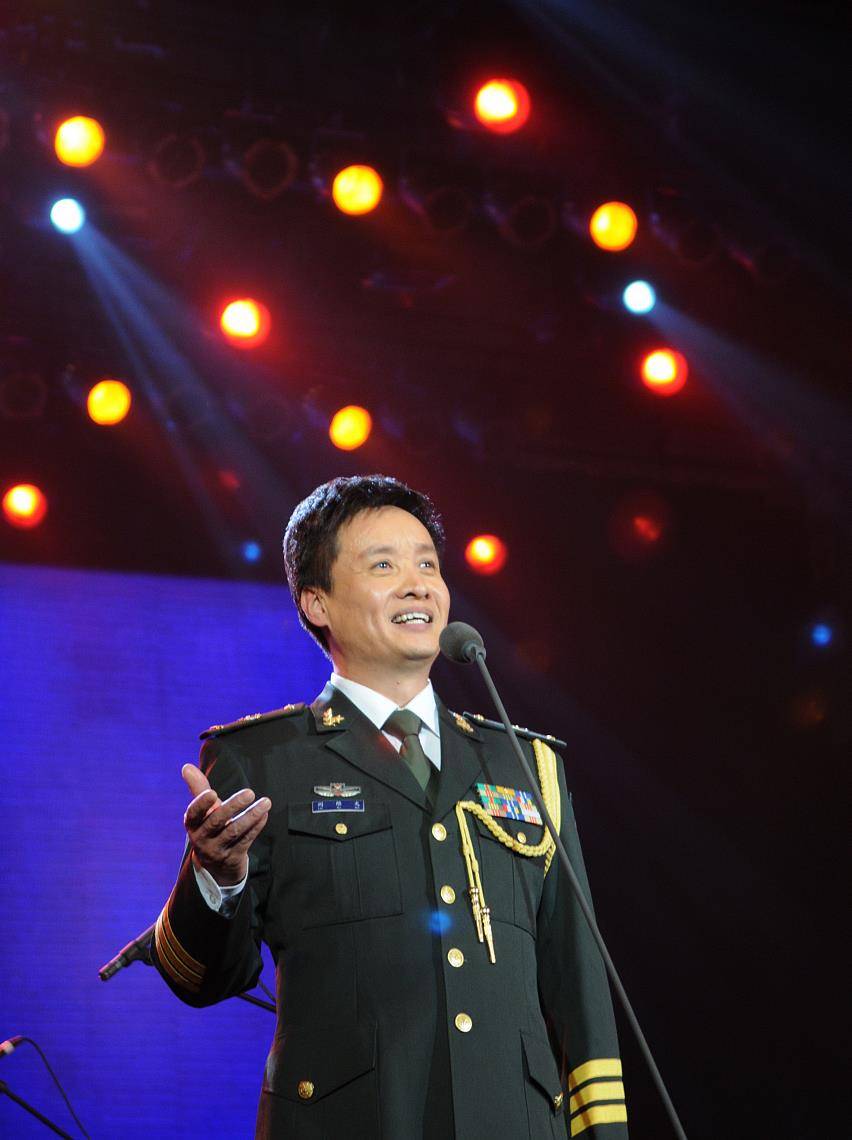 阎维文,无微不至照顾癌症妻子数年,今孙儿满堂;网友;人生赢家