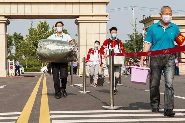 告别手机回学校潍坊市初高中非毕业年级相继复学