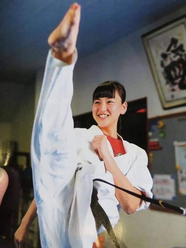 在小学的时候,因为想「找个运动」培养兴趣,目代结菜出生于日本神奈川