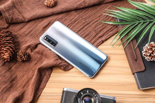 iqooz1开箱体验联发科天玑1000plus的高端之路稳了