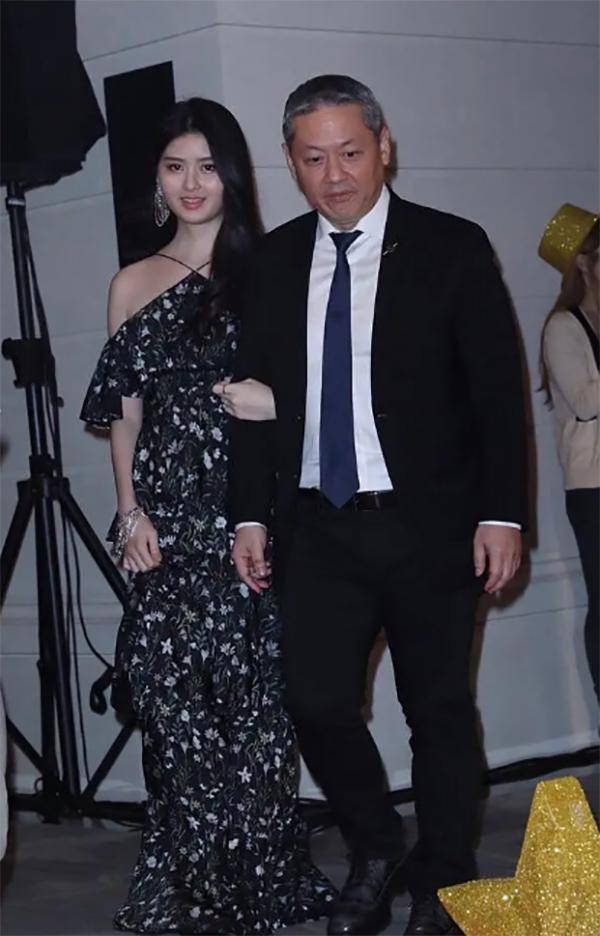 酷似徐贤,15岁倒追男神21岁结婚,小s超羡慕她_孙芸芸