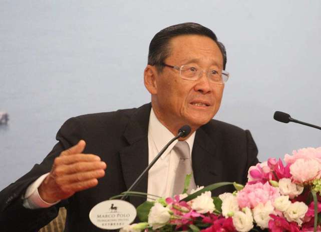 包玉刚的大女婿苏海文分到了环球航运公司.