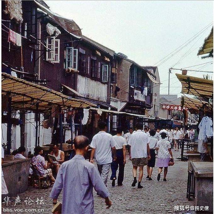 八十年代的上海,看街上行人感觉市民生活很闲适