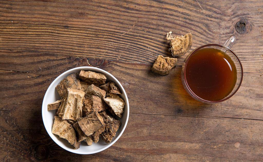 丰胸美胸葛根中含有丰富的黄酮类似物,葛根素,黄酮苷等营养物质,判栽