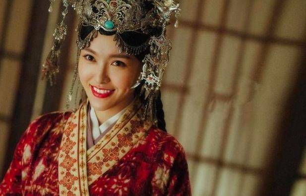 唐嫣新戏颜值高,罗晋老婆穿红衣,生气也让人惊艳