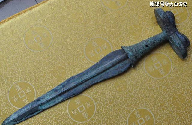 原创一代名剑:曲刃青铜短剑