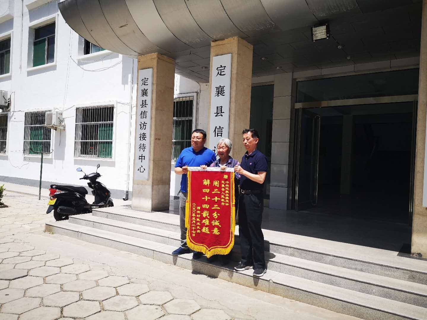 县长王建峰亲自安排,亲自接访,并责成县委常委,常务副县长卢维忠负总