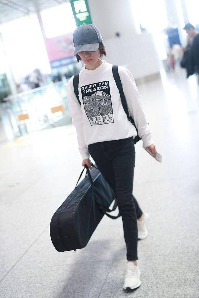 原创高级气质都靠营销,袁泉私下很普通,打扮朴素像个黄脸婆!