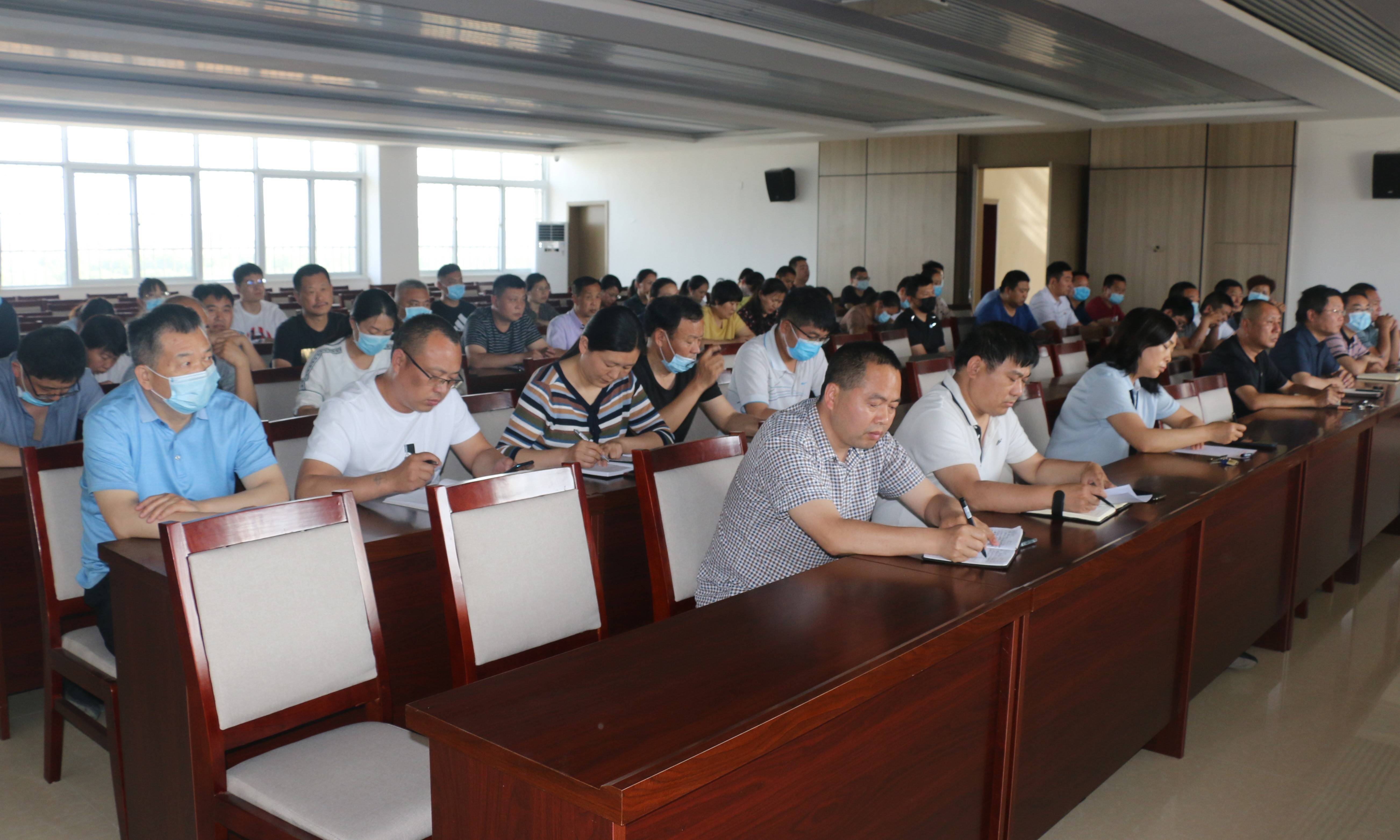 扶沟县人社局召开专题会议 学习张颖波同志在全县领导干部会议上的
