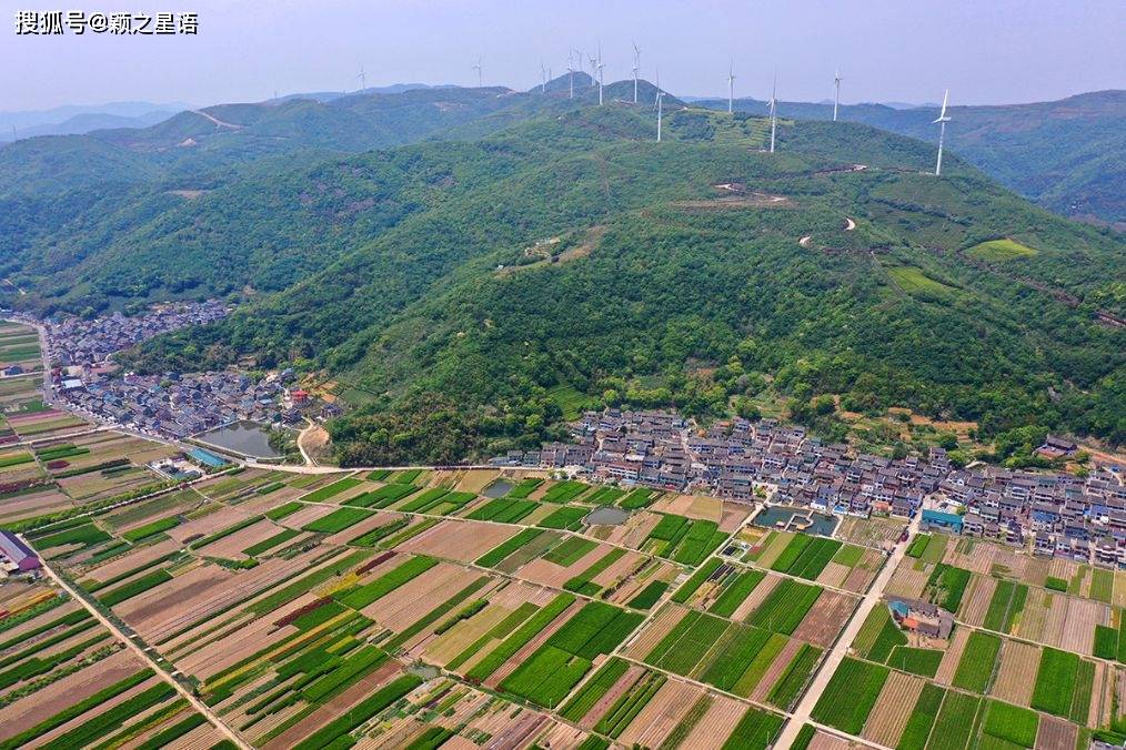 北侖福泉山,位於白峰鎮,柴橋街道和春曉街道的交界地帶,在山頂可以