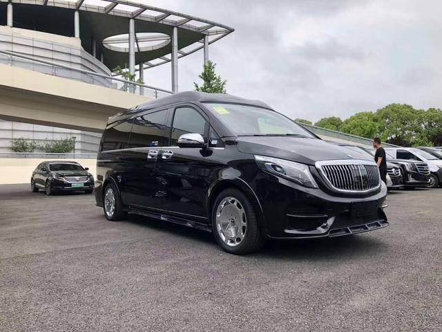 高端商务豪车19款奔驰v260加长版实拍