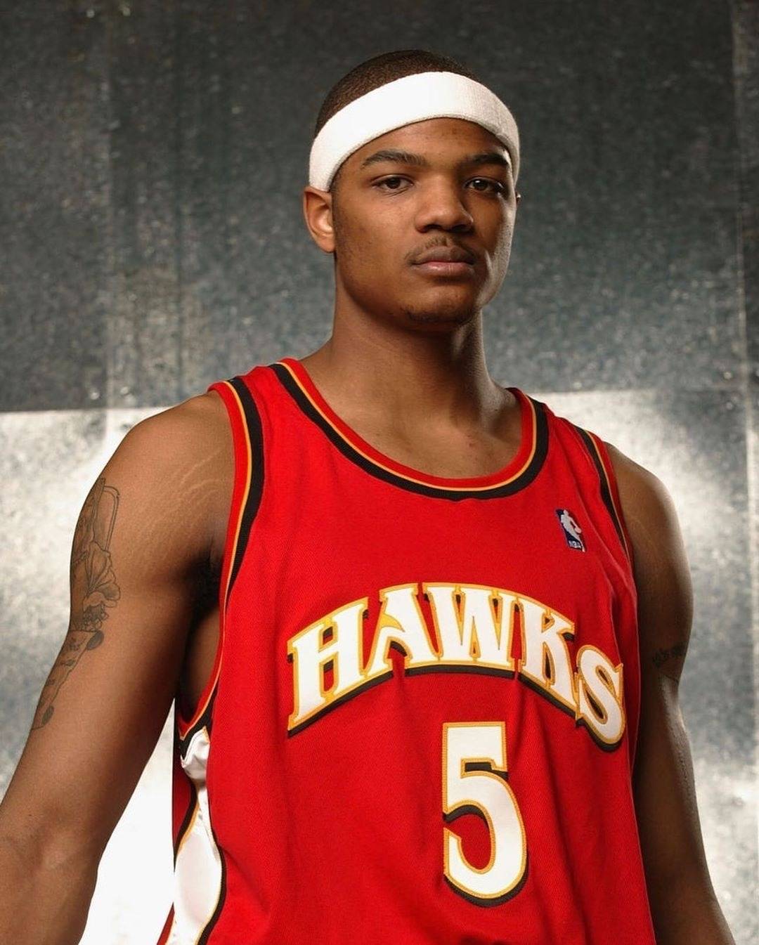 首先来看2005年nba全明星赛扣篮大赛名单:约什-史密斯,jr-史密斯,鸟人