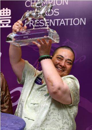 赌王最丑女儿何超雄:见证过至亲悲惨下场,才懂得低调才是保护色