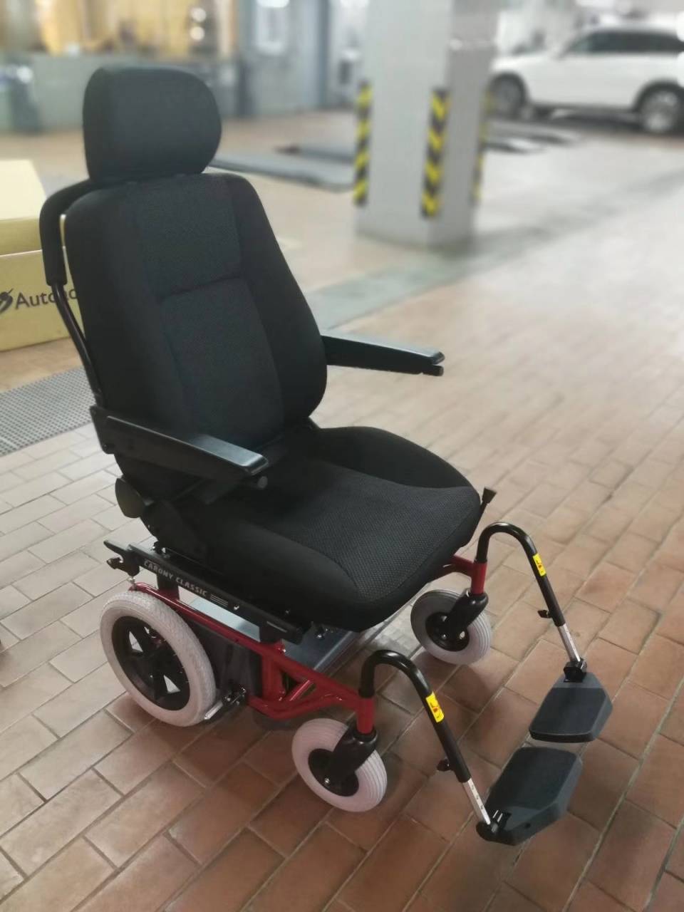 轮椅升降平台升降旋转座椅全覆盖,城市迈向社会保障服务首善之区_残疾