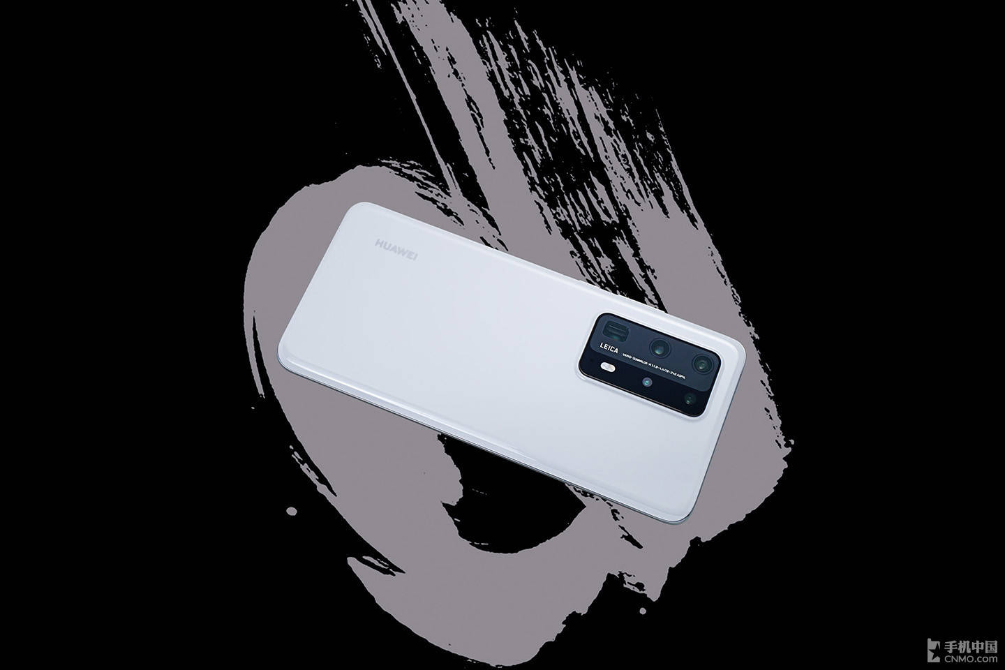 与p40 pro的玻璃机身不同,华为p40 pro 采用白色陶瓷材质,质感温润丝