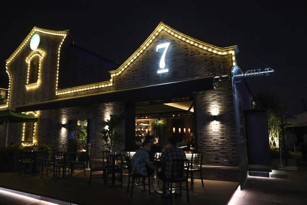 印象城到南塘这家神秘酒吧竟然还能做出鸡尾酒界的黑暗料理