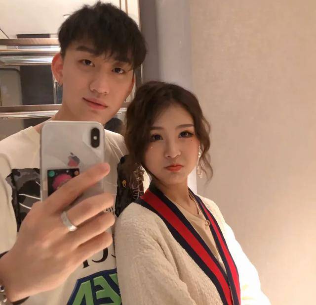 智囊团代表,和辛巴一同缔造了辛选品牌,辛巴的成功也离不开伽柏的帮助