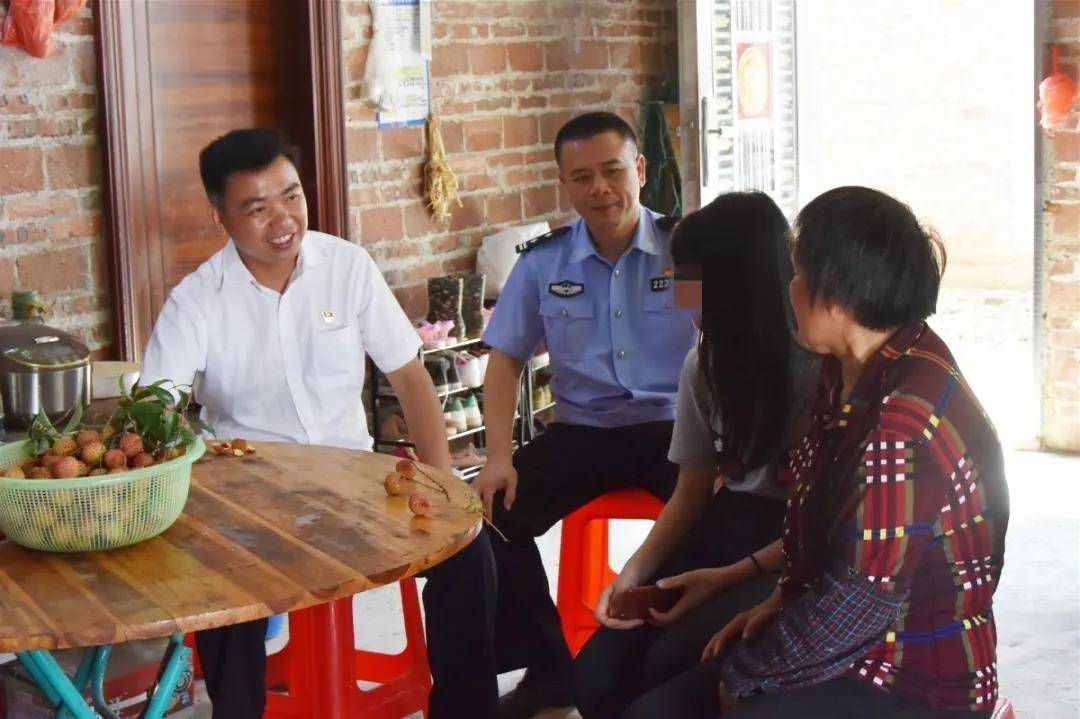 高州市副市长,公安局局长杨文伟率领局领导干部回访慰问这位在去年某