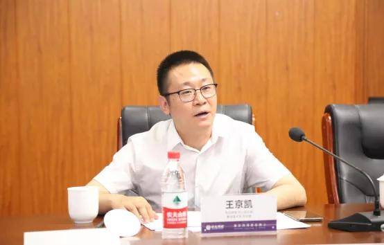 世纪明德执行副总裁兼明德未来董事长王京凯都匀市政府副市长陈照林对