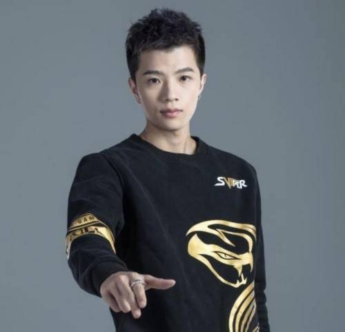斗鱼公会赛:sviper展现统治级鲁班大师,不打职业依然在追梦
